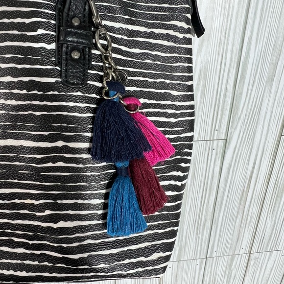 The Sak Shoulder Bag "Happy & Free" - Picture 8 of 10